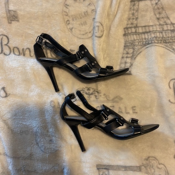 Womens black heels size 8 B - Picture 3 of 4